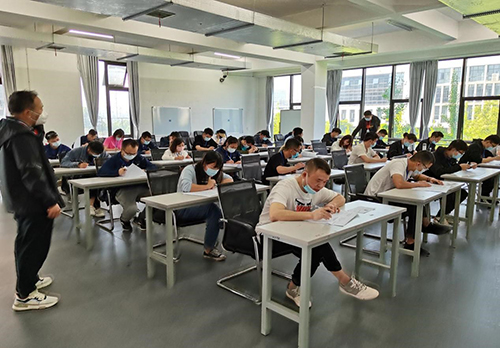 明博网页版登录界面组织开展职业技能等级认定考试