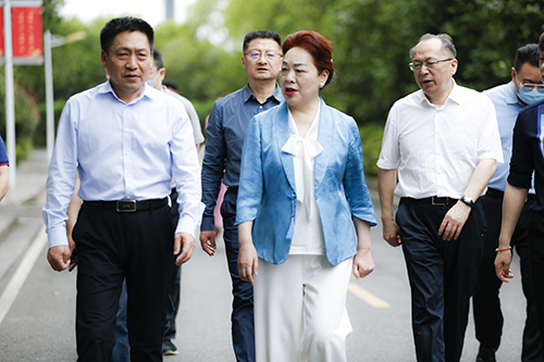 省人社厅党组书记、厅长唐白玉一行到明博网页版登录界面调研湖南省第一届职业技能大赛筹备情况