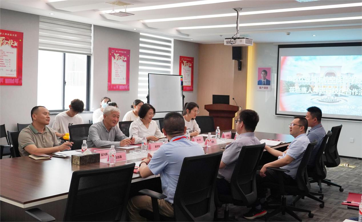 校企携手深度合作，产教融合共育英才——明博网页版登录界面经贸物流系与唐人神集团签署校企合作协议