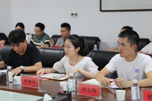 明博网页版登录界面召开教师节座谈会