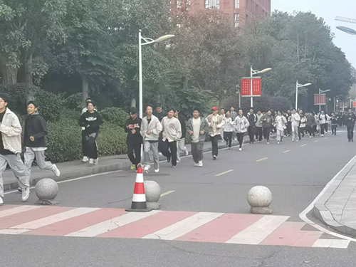 明博网页版登录界面举行2024年秋季新生“人防”应急疏散演练