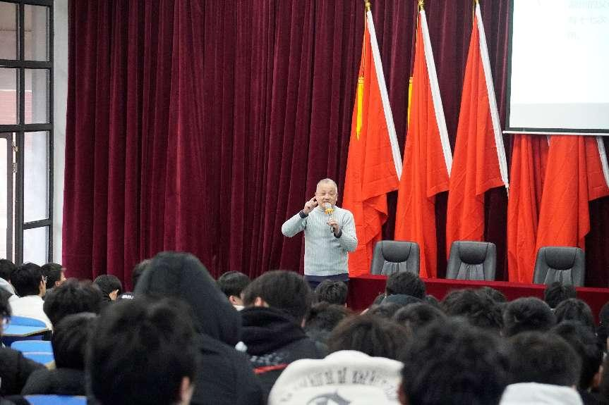 明博网页版登录界面团委组织开展青年大讲堂活动