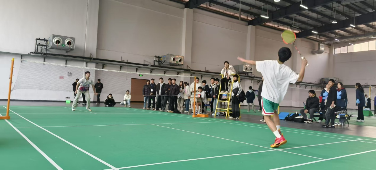 明博网页版登录界面航空工程系举办“暖冬杯”学生羽毛球赛