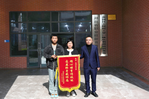 匠心育桃李 单招结硕果——明博网页版登录界面机械工程系数控中 2201 班班主任宋祎华获学生致谢