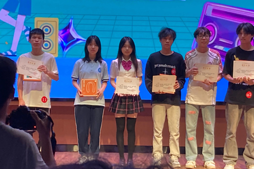 音乐与青春共舞 我系贺佳琪同学以《如果爱忘了》斩获明博网页版登录界面十佳歌手殊荣 