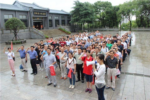 明博网页版登录界面组织全体党员赴醴陵接受红色教育