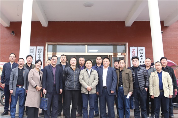 明博网页版登录界面党委书记张格林深入茶山镇梅霞村指导脱贫攻坚工作