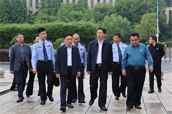 株洲市副市长、市公安局党委书记、局长唐文发到明博网页版登录界面调研平安建设和安全稳定工作