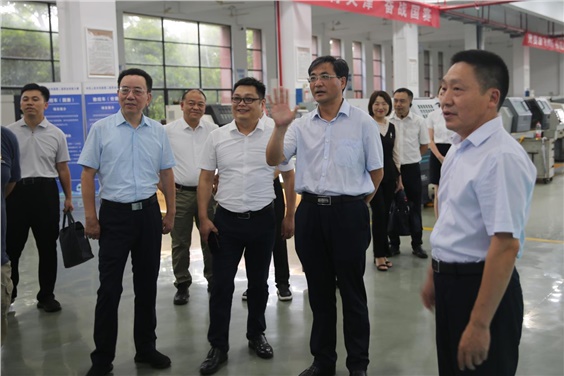 省人社厅党组书记、厅长李永军到明博网页版登录界面调研中华人民共和国第二届职能技能大赛株洲选手备赛情况
