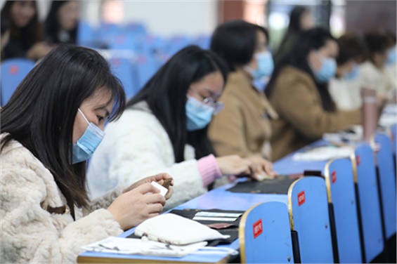 喜迎元旦，趣探非遗--明博网页版登录界面开展女教职工“与传统文化同行 遗绽芳华”非遗体验活动
