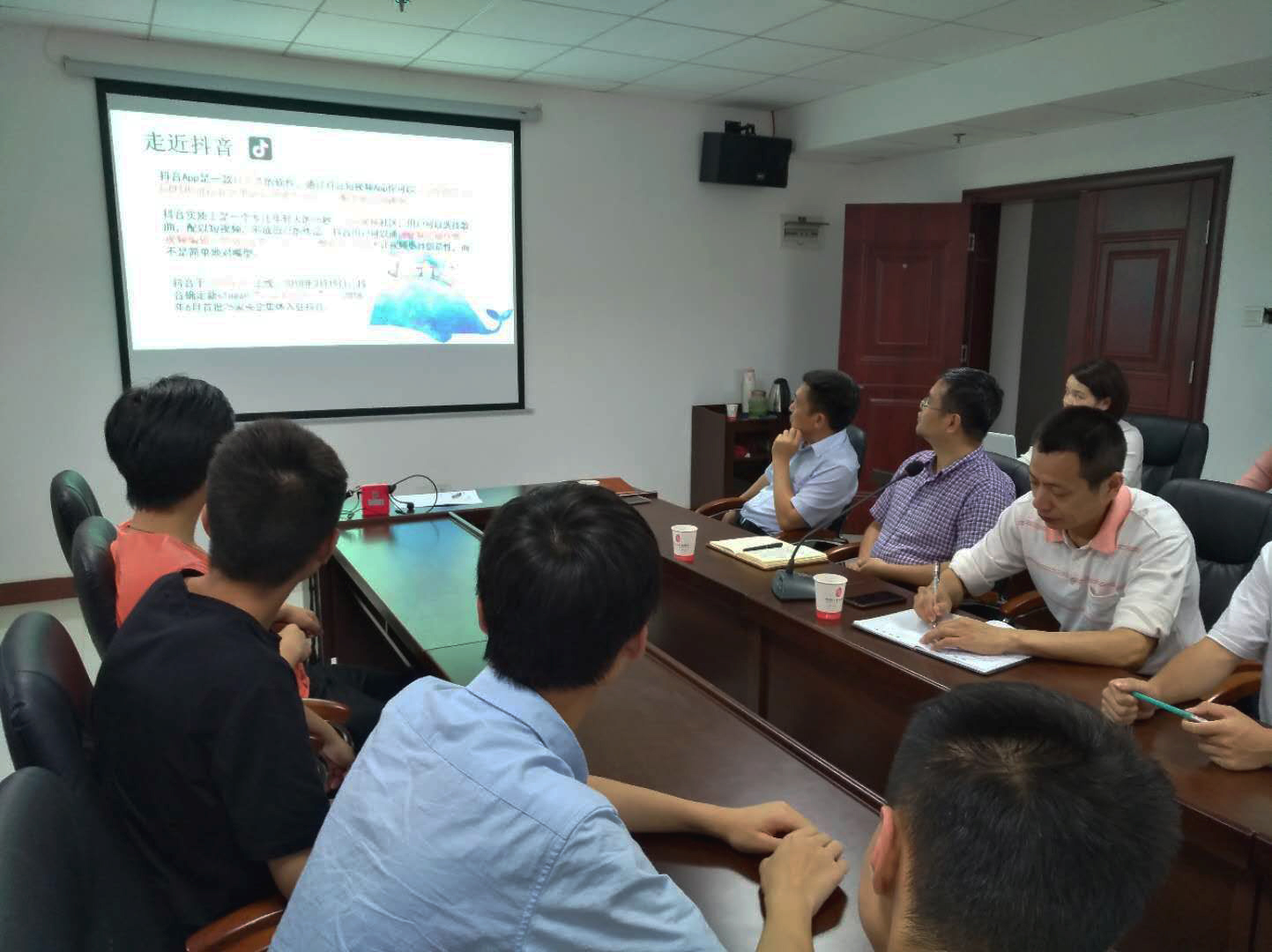 明博网页版登录界面党委书记张格林指导社团活动