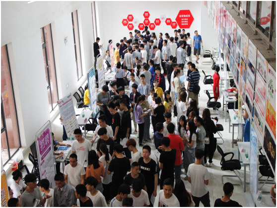 明博网页版登录界面2019届实习生“双选会”（第二场）火热进行