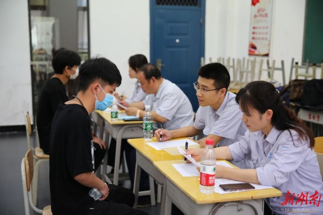 明博网页版登录界面举办实习生双选会