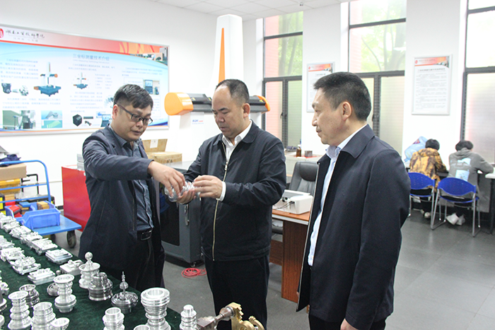 株洲市委组织部副部长于大平一行来明博网页版登录界面调研