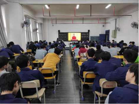 明博网页版登录界面组织师生观看“技能成才技能报国”先进事迹视频报告会